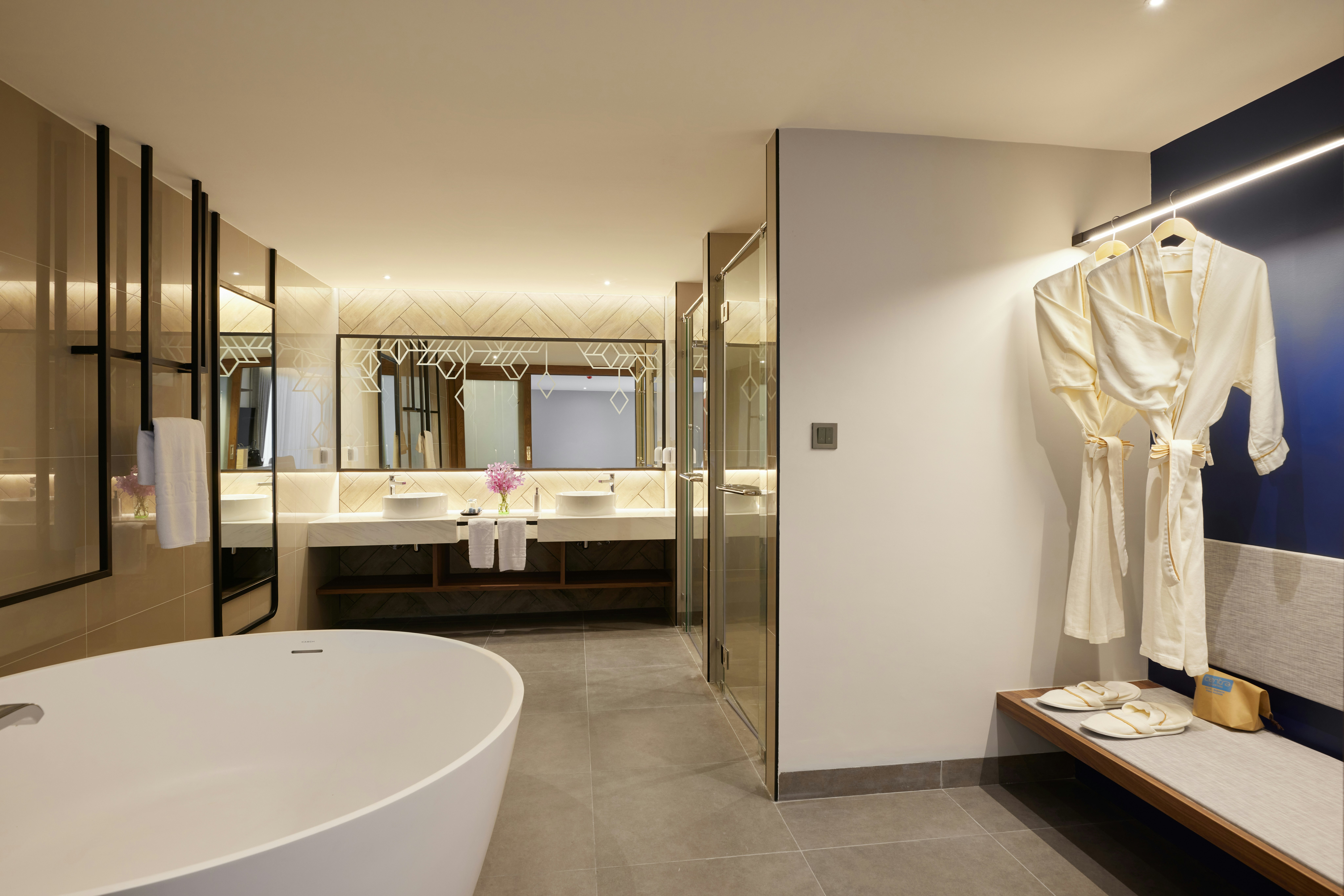 Centara Life Hotel Bangkok Phra Nakhon 65/67