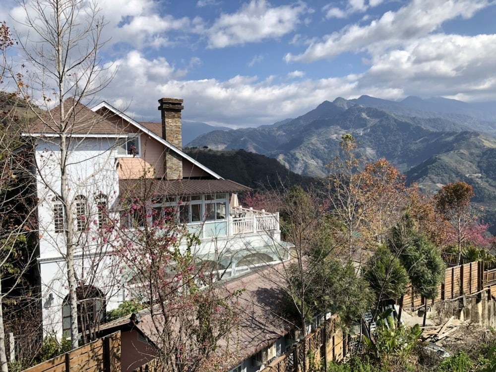 Aurora Villa 7/50