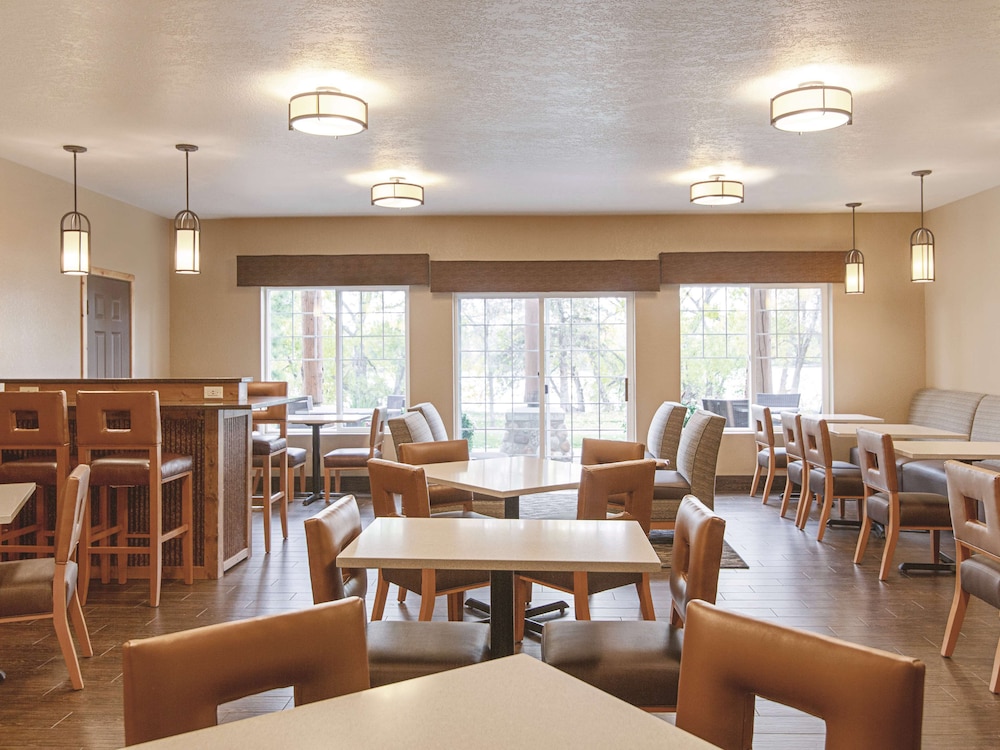 Best Western Plus Riverfront Hotel And Suites 30/37