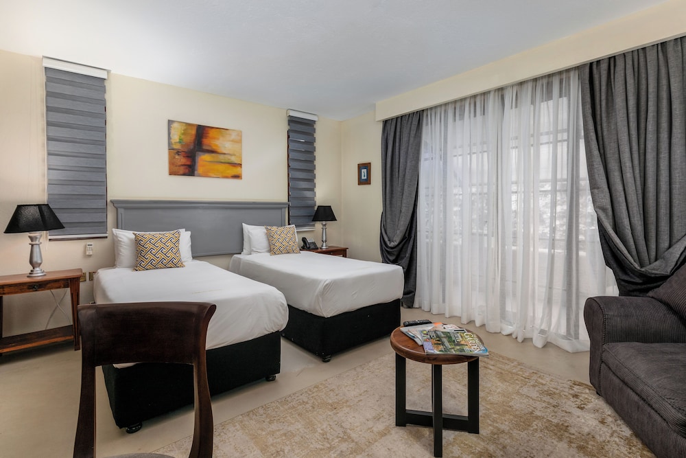 The Emin Pasha Hotel 16/46