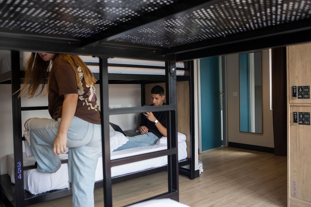 Font Andorra Hostel 8/53