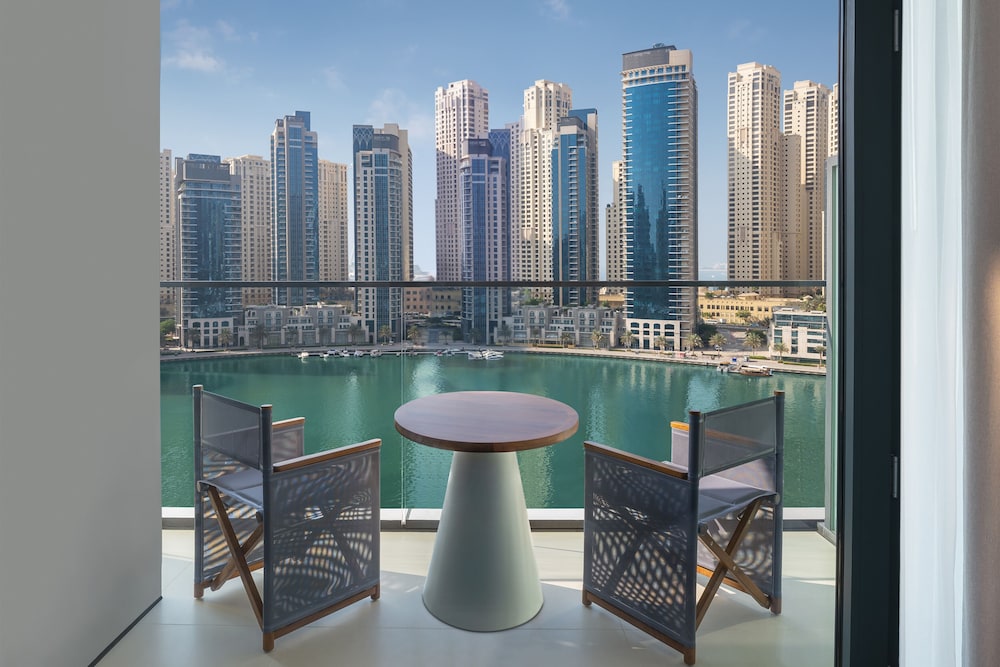 Vida Dubai Marina Yacht Club 57/68