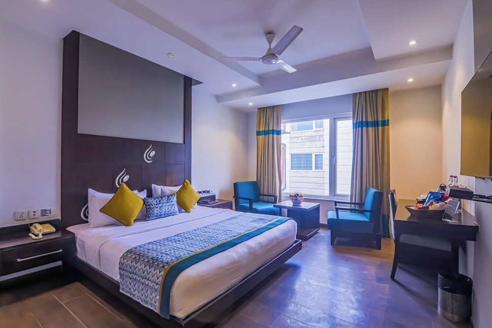 Godwin Deluxe Hotel 35/64