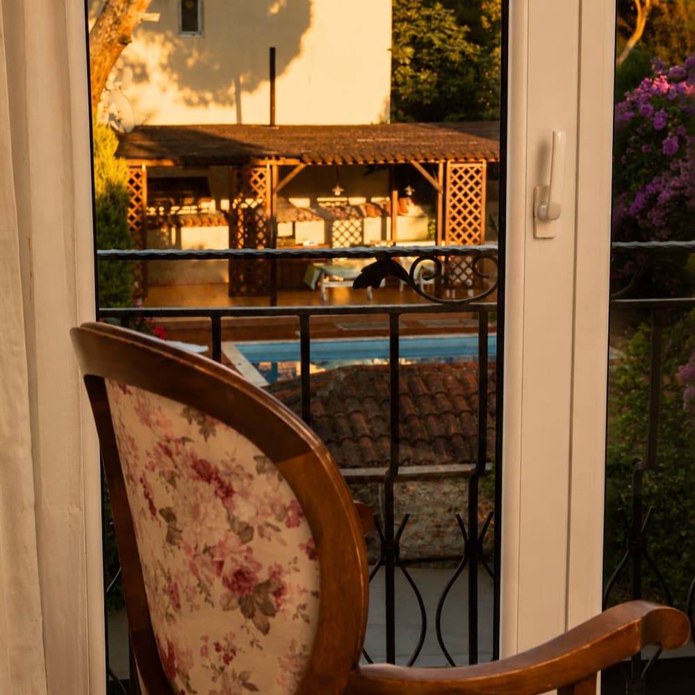 Petit Boutique Hotel 34/46