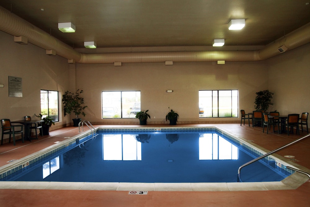 Hampton Inn South Haven 10/44