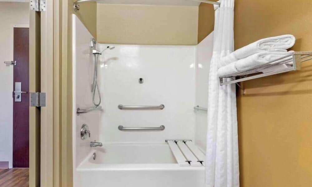 Studio 6 Corporate Extended Stay Rochester Henrietta NY 53/59