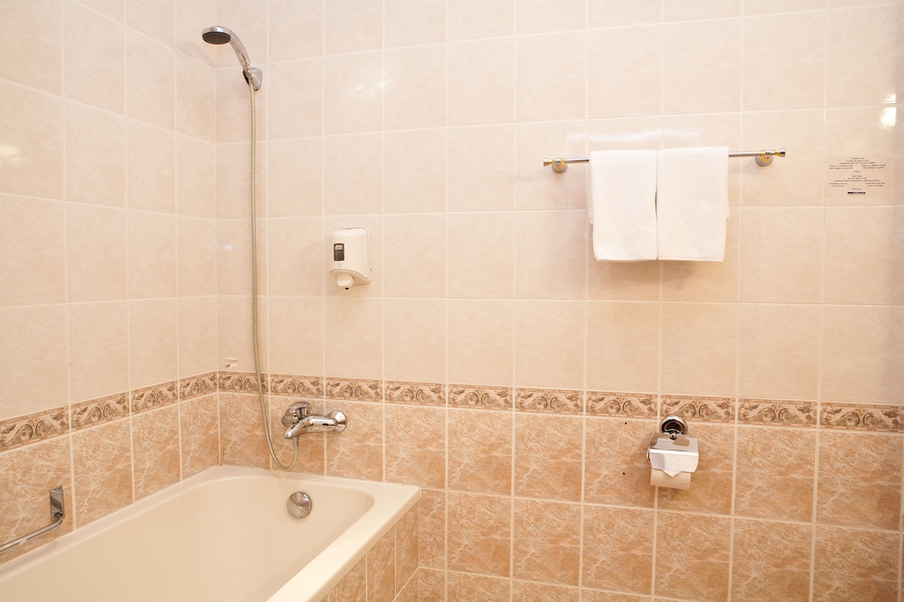 KOLONNA HOTEL BRIGITA 42/48