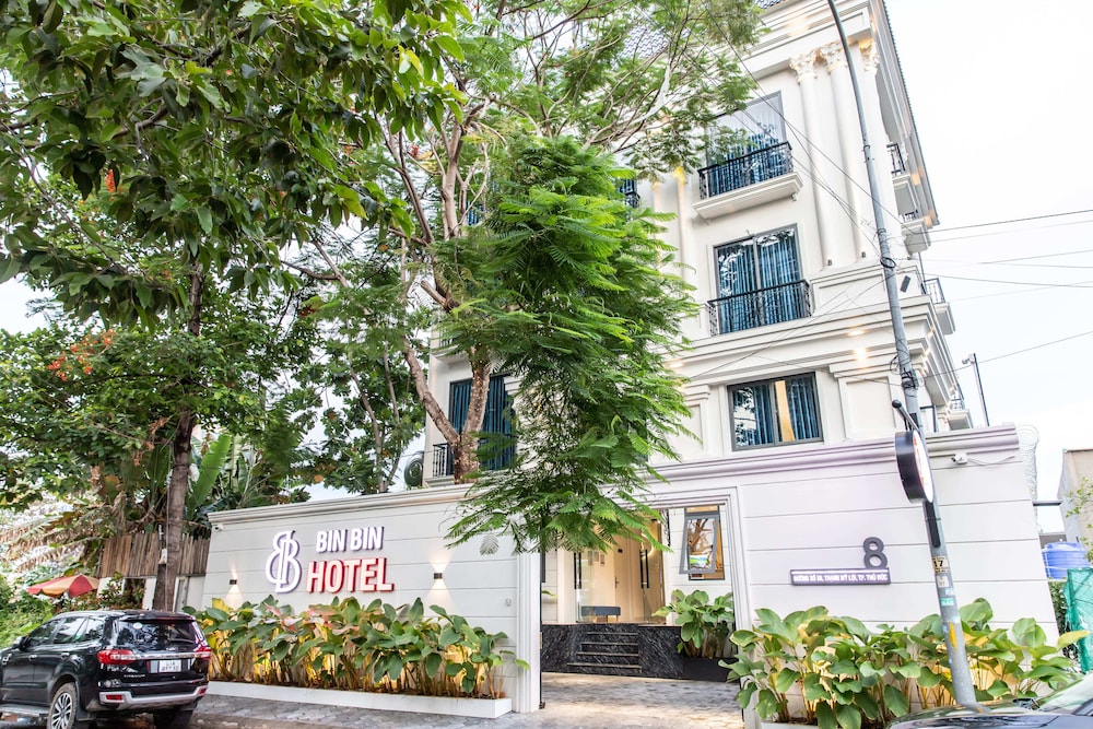 Bin Bin Hotel 11 - Near Island Diamond 3/50