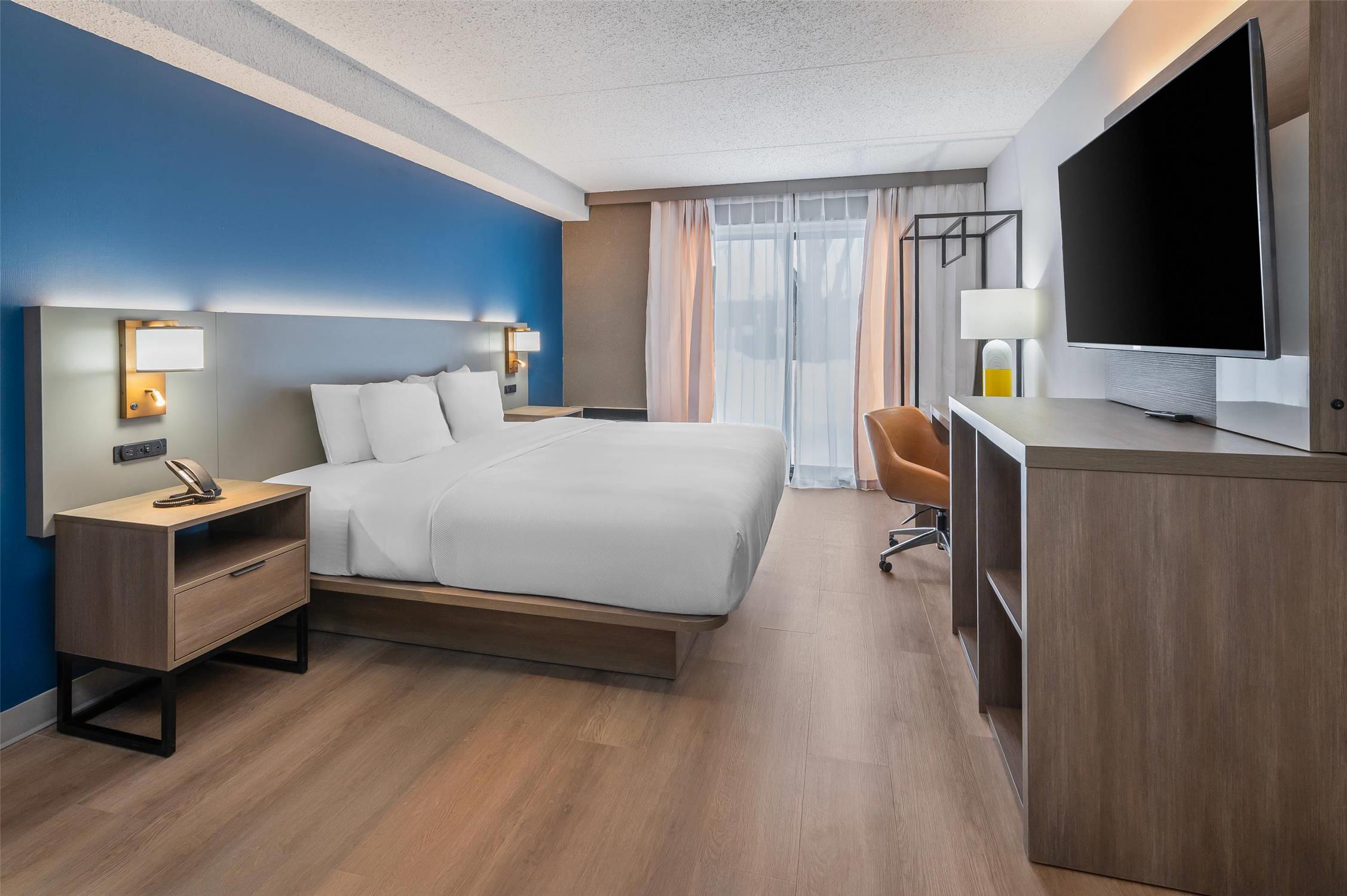 Comfort Inn Belleville, ON 12/37