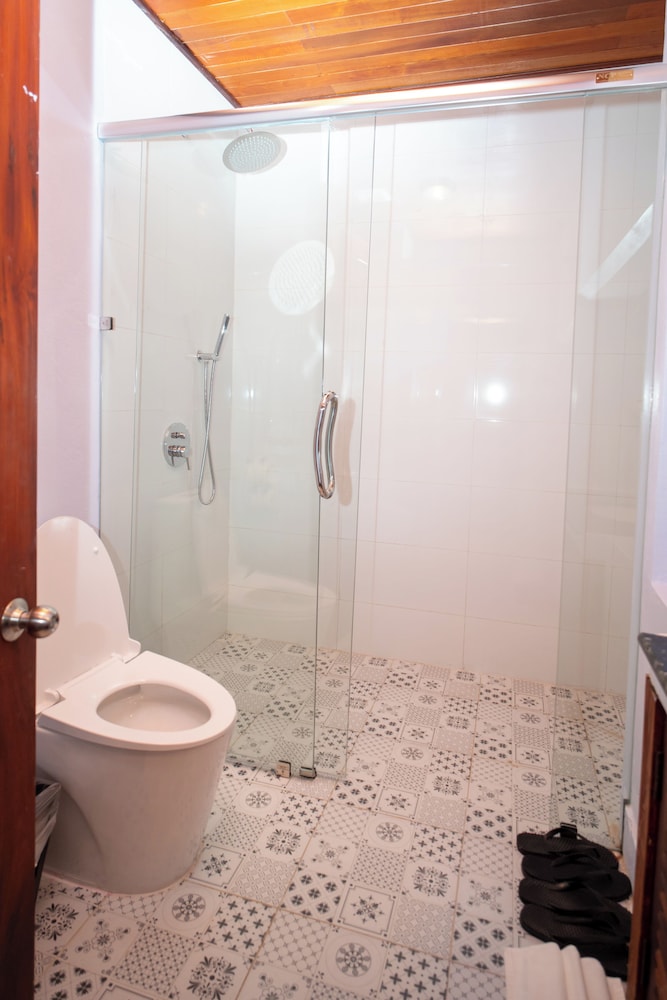 Muangthong Hotel 50/50