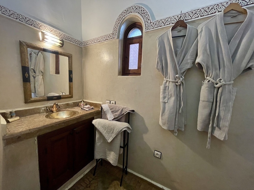 Riad Elias 70/72