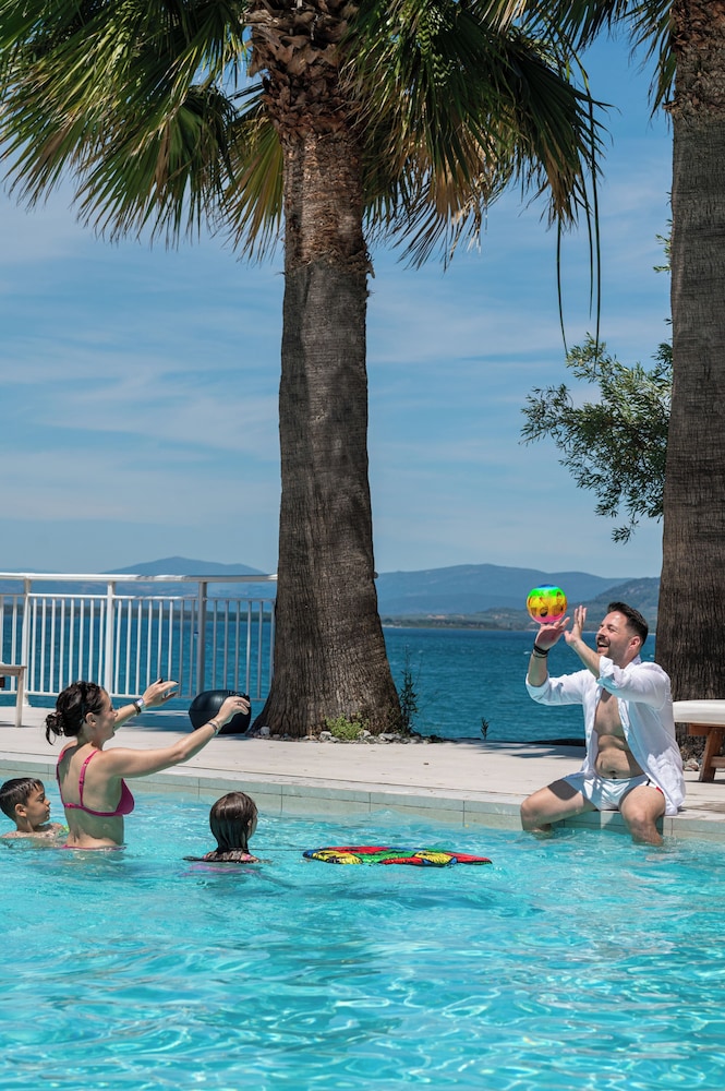 Hotel Sissy Kamena Vourla 42/50