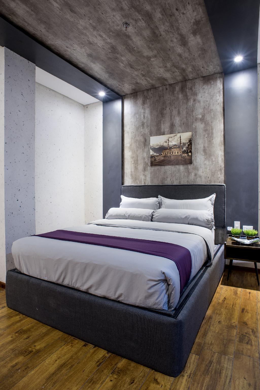 Deluxe, 1 Double and 1 Single Bed