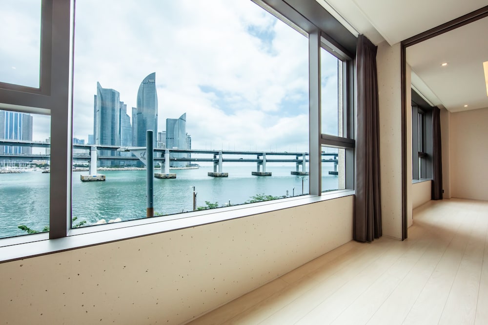 AG405 Hotel 29/50