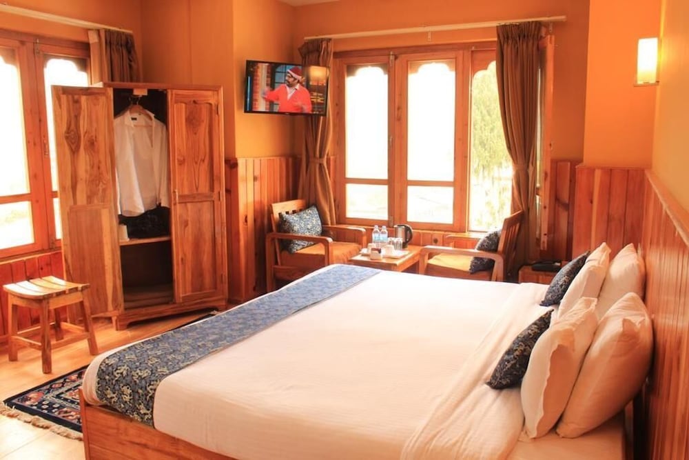 1 BEDROOM, DELUXE, SINGLE, DOUBLE BED, HILL VIEW