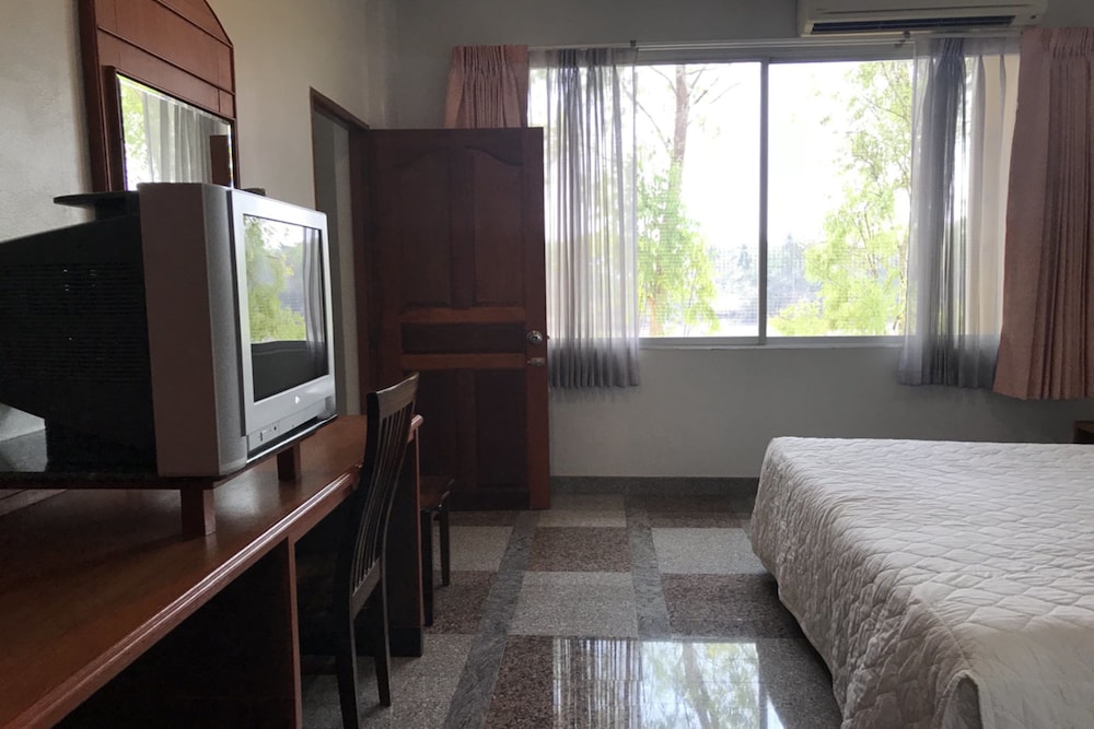 Lopburi Residence 2 Hotel And Resort 4/22