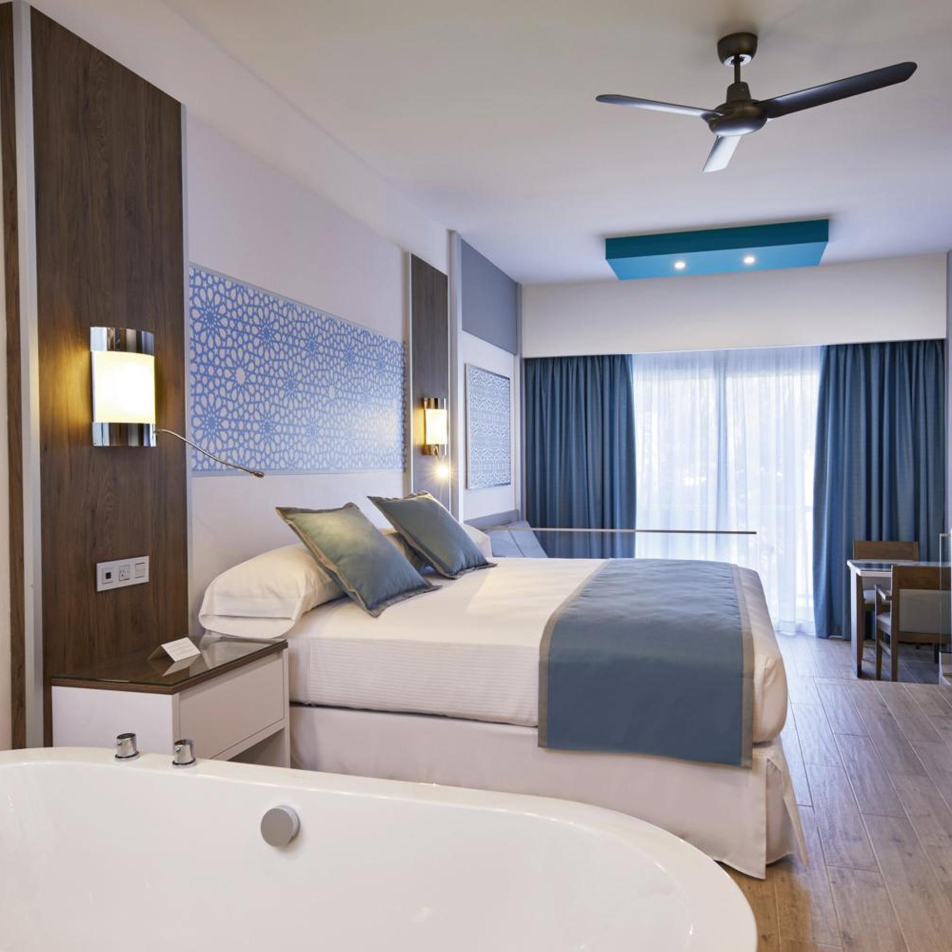 Junior Suite, King Bed, Sea View