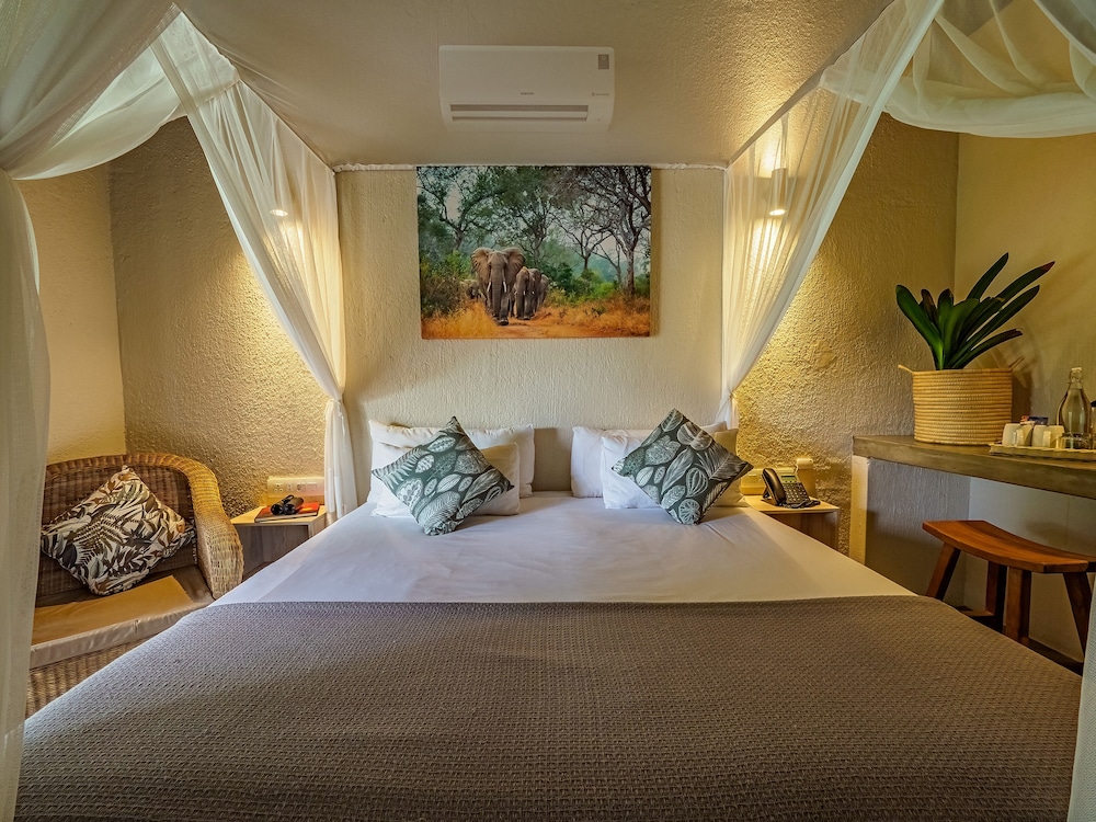 Umbhaba Lodge 16/65