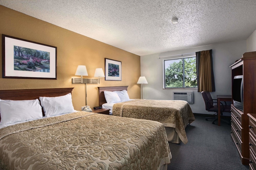 Super 8 By Wyndham Canton/Livonia Area 9/20