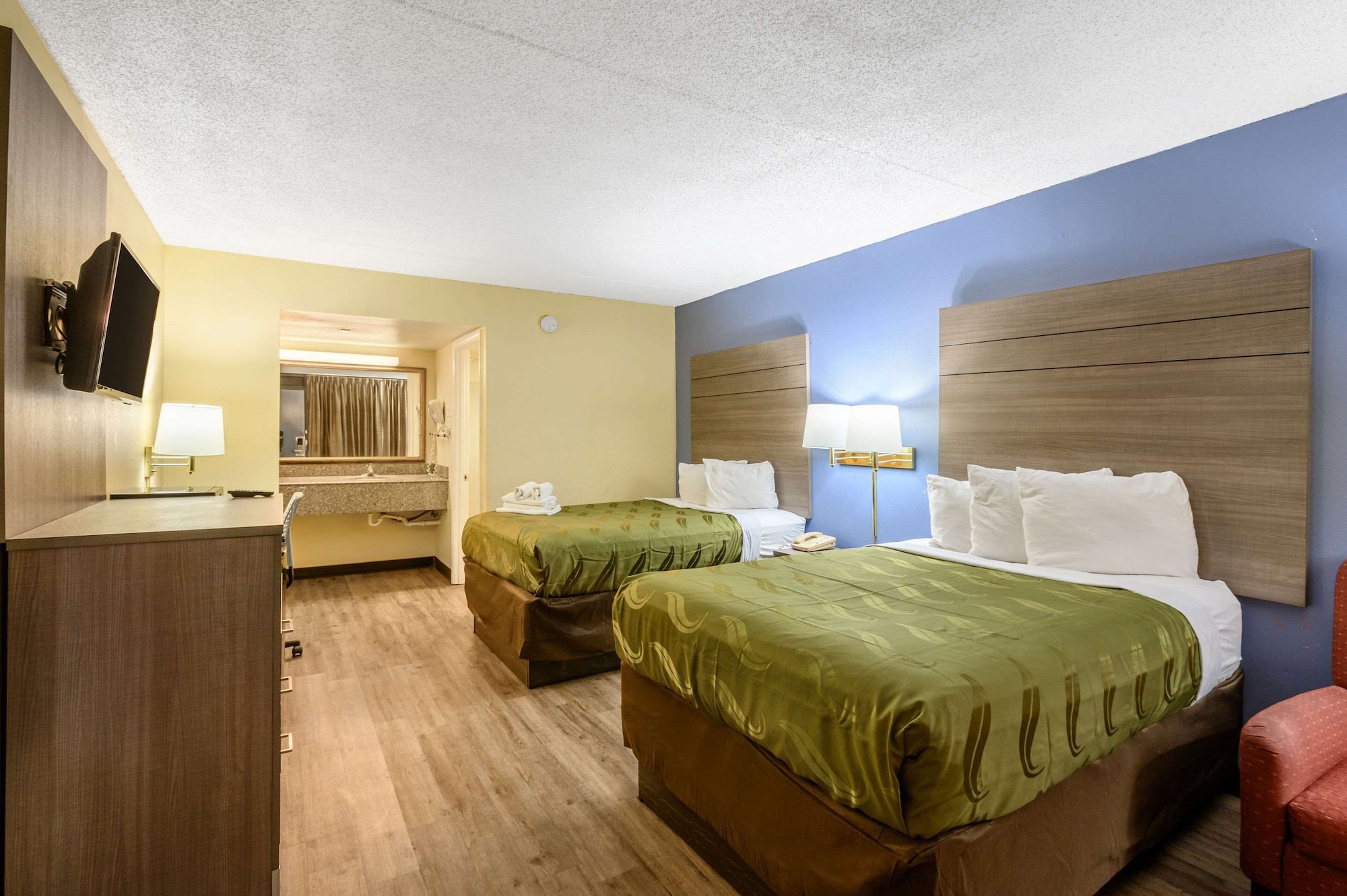 SUITE, MULTIPLE BEDS