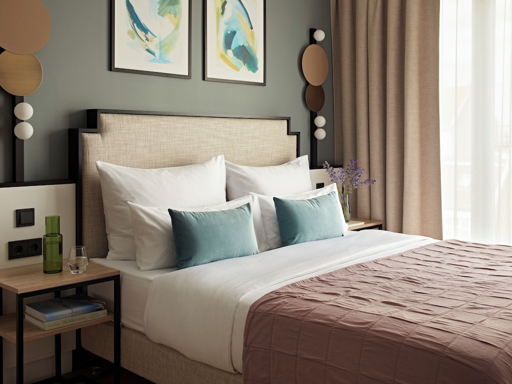 Medium, Studio, Queen Bed, Kitchenette