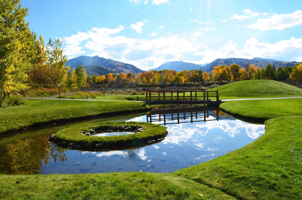 Aspen Meadows Resort 22/68