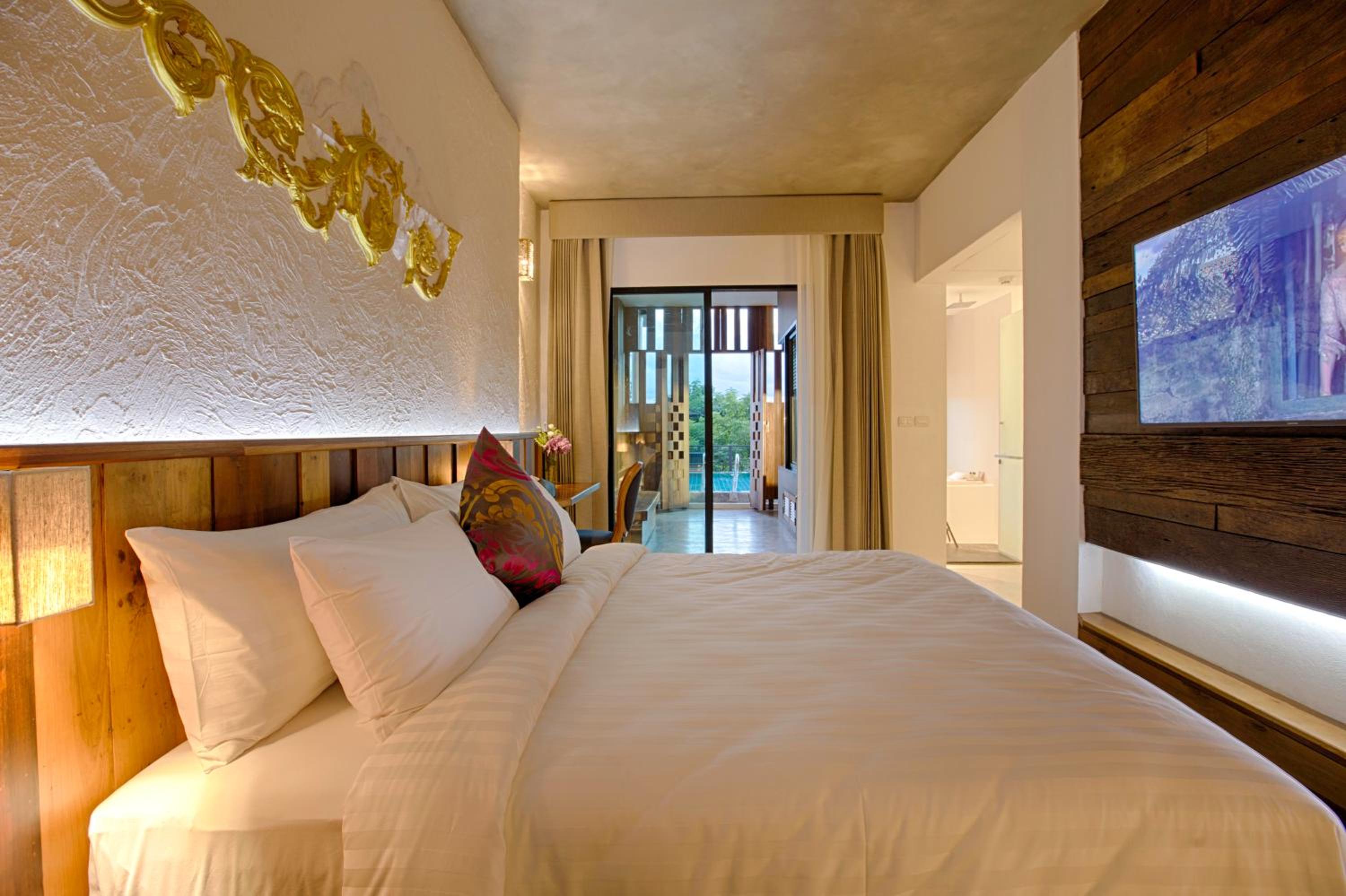 Deluxe, Double or Twin Bed, Pool Access