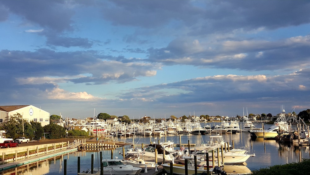 Anchor In Distinctive Waterfront Lodging 46/65