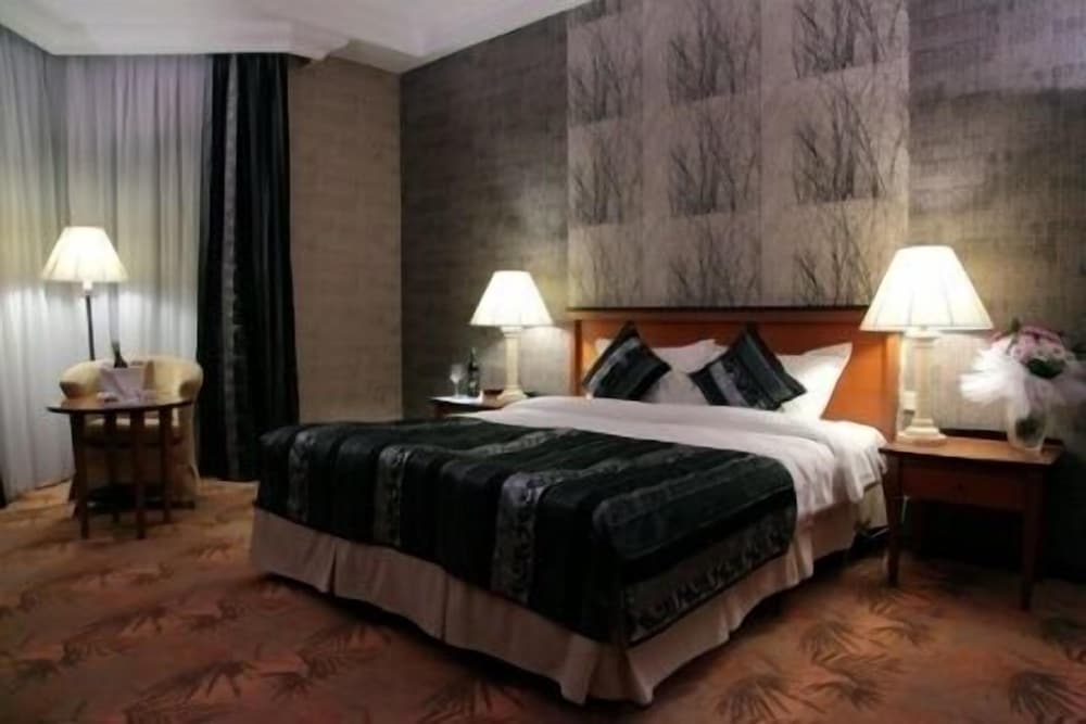 Grand Hotel Europe 23/57