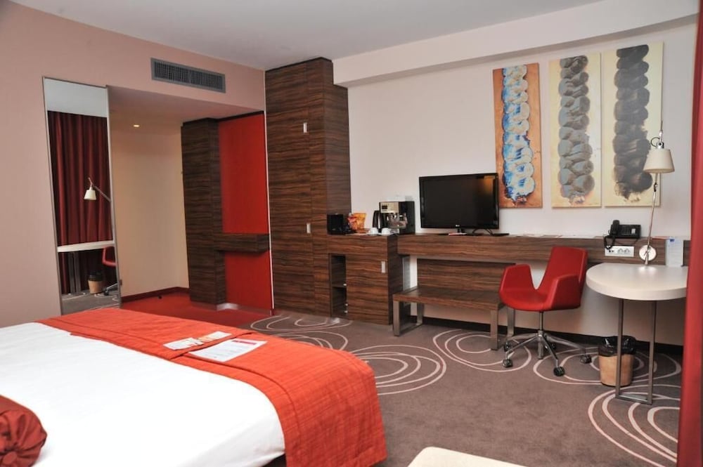 Ramada by Wyndham Pitesti 8/26
