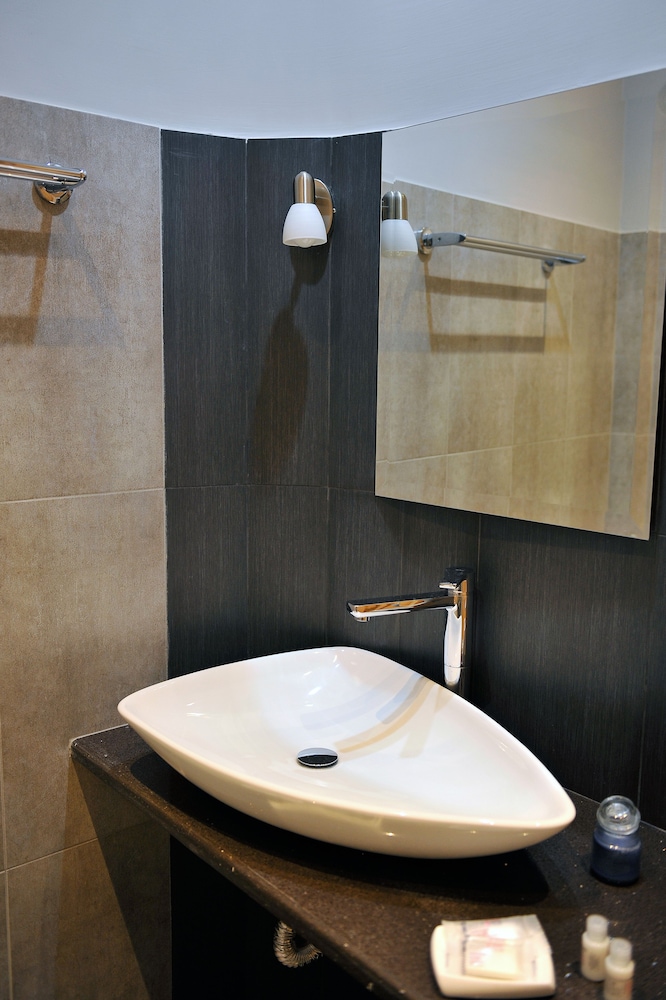 Ariston Suite 58/69
