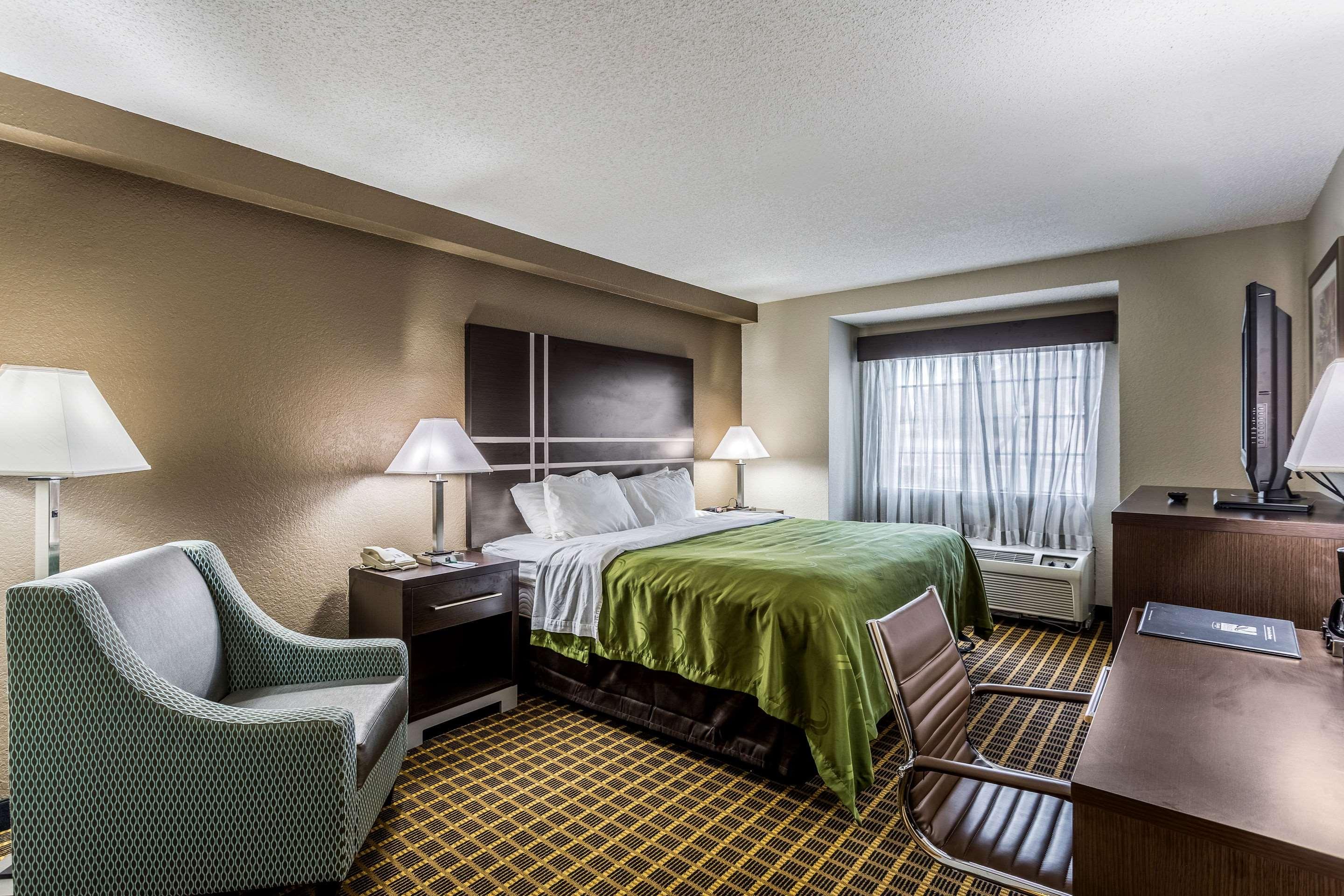 ROOM, KING BED