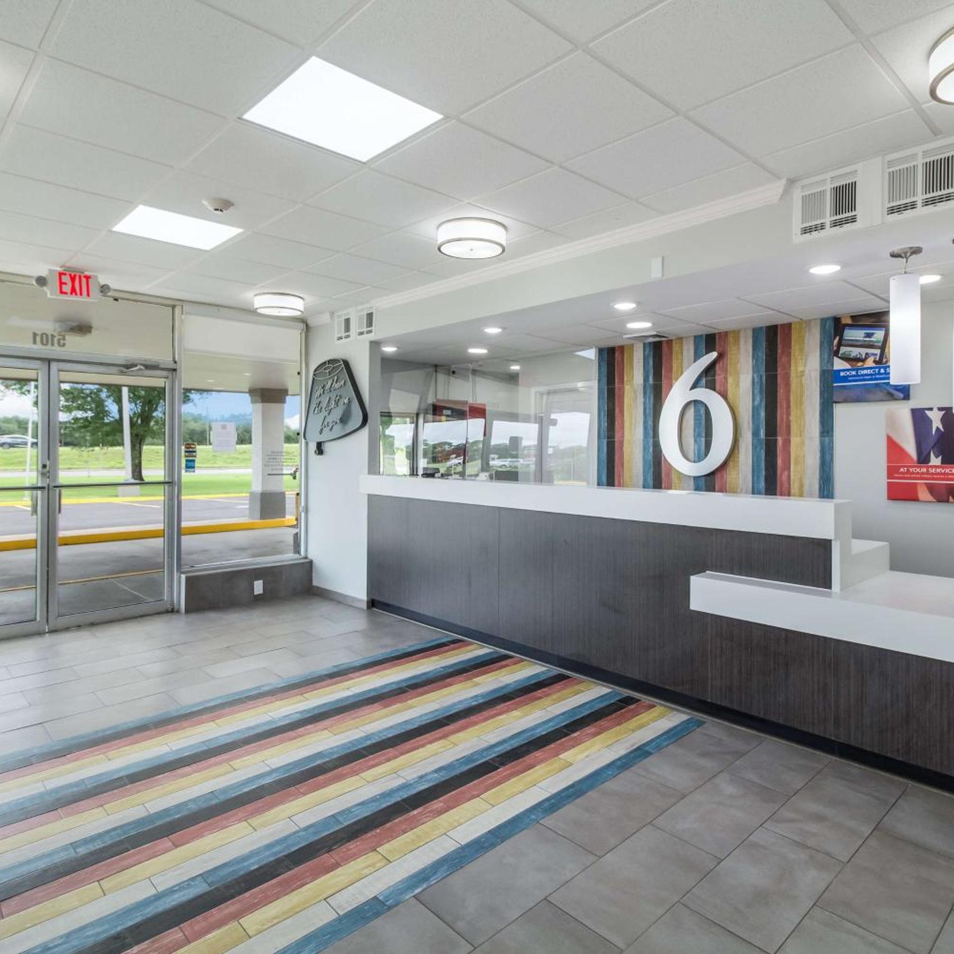 Motel6 Groves, TX 39/44