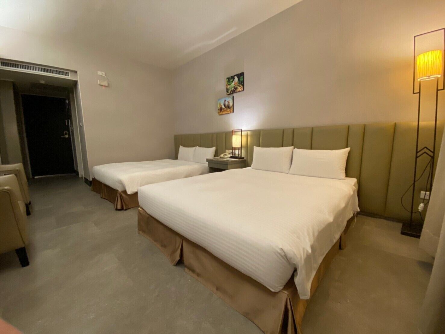 DELUXE, QUADRUPLE, 2 DOUBLE BEDS