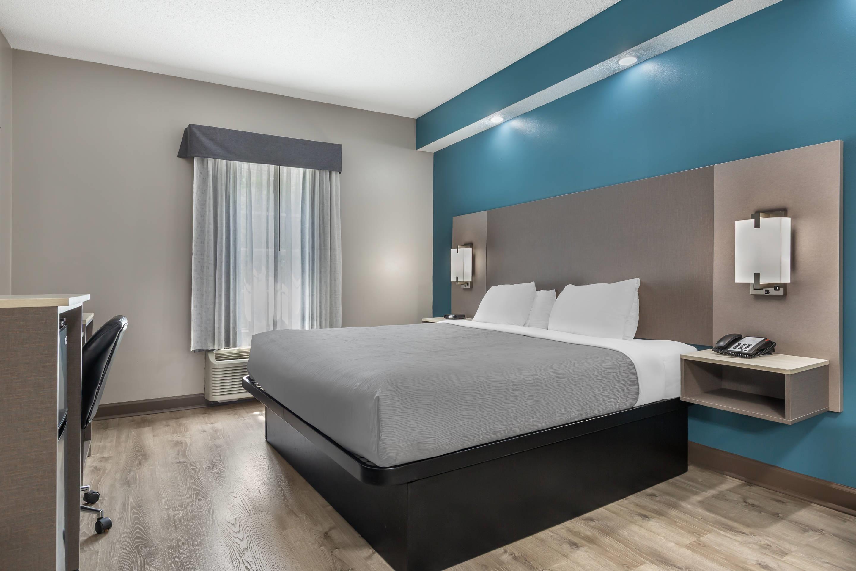 ROOM, KING BED