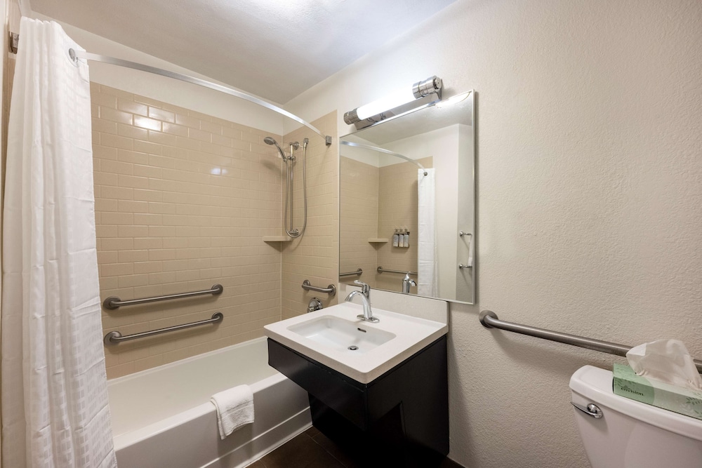 Sonesta Simply Suites Jersey City 21/42