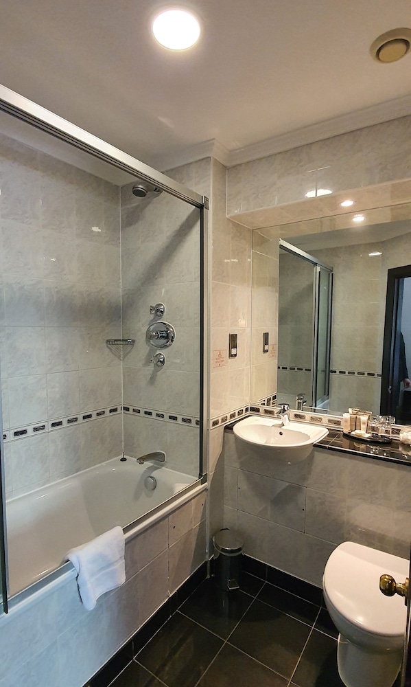 GRANGE WHITE HALL HOTEL 48/49
