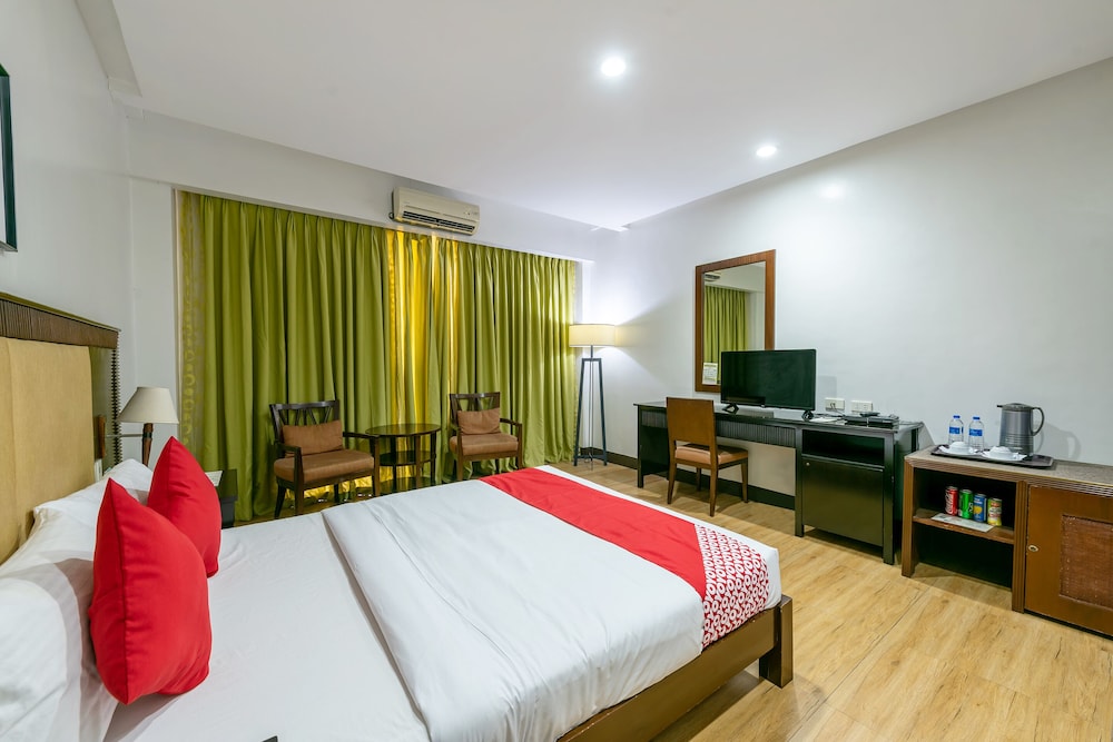 Capital O 176 Bliss Hotel 25/60