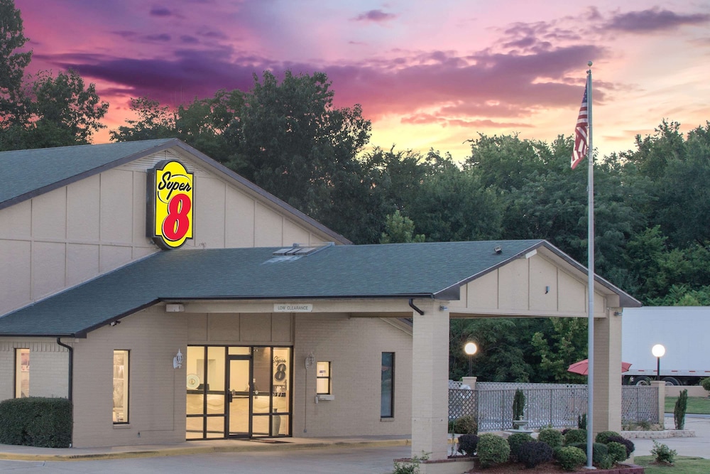 Super 8 By Wyndham Clarksville Ar 5/24