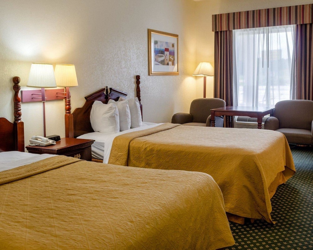 Econo Lodge Inn & Suites Philadelphia MS 39/80