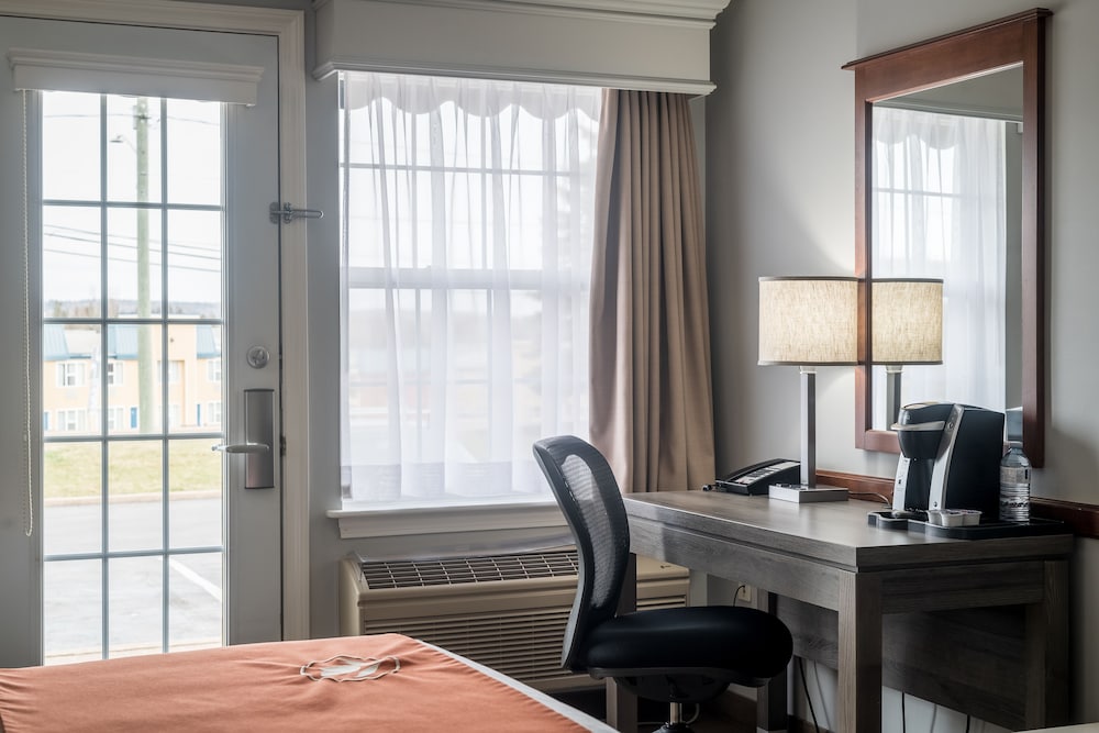 Amsterdam Inn & Suites Moncton 45/63