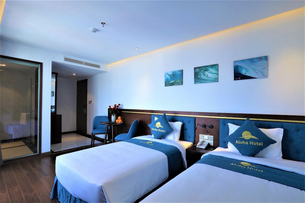 SUPERIOR, TWIN BEDS, CITY VIEW