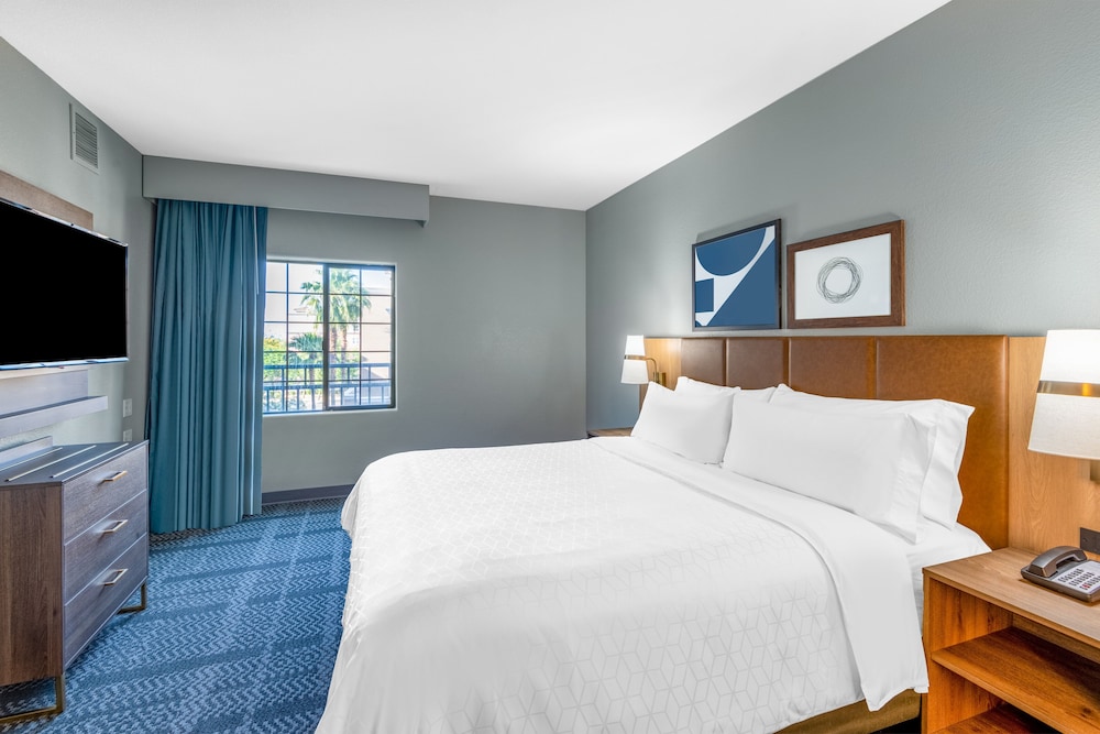 Staybridge Suites Phoenix-Glendale 13/65