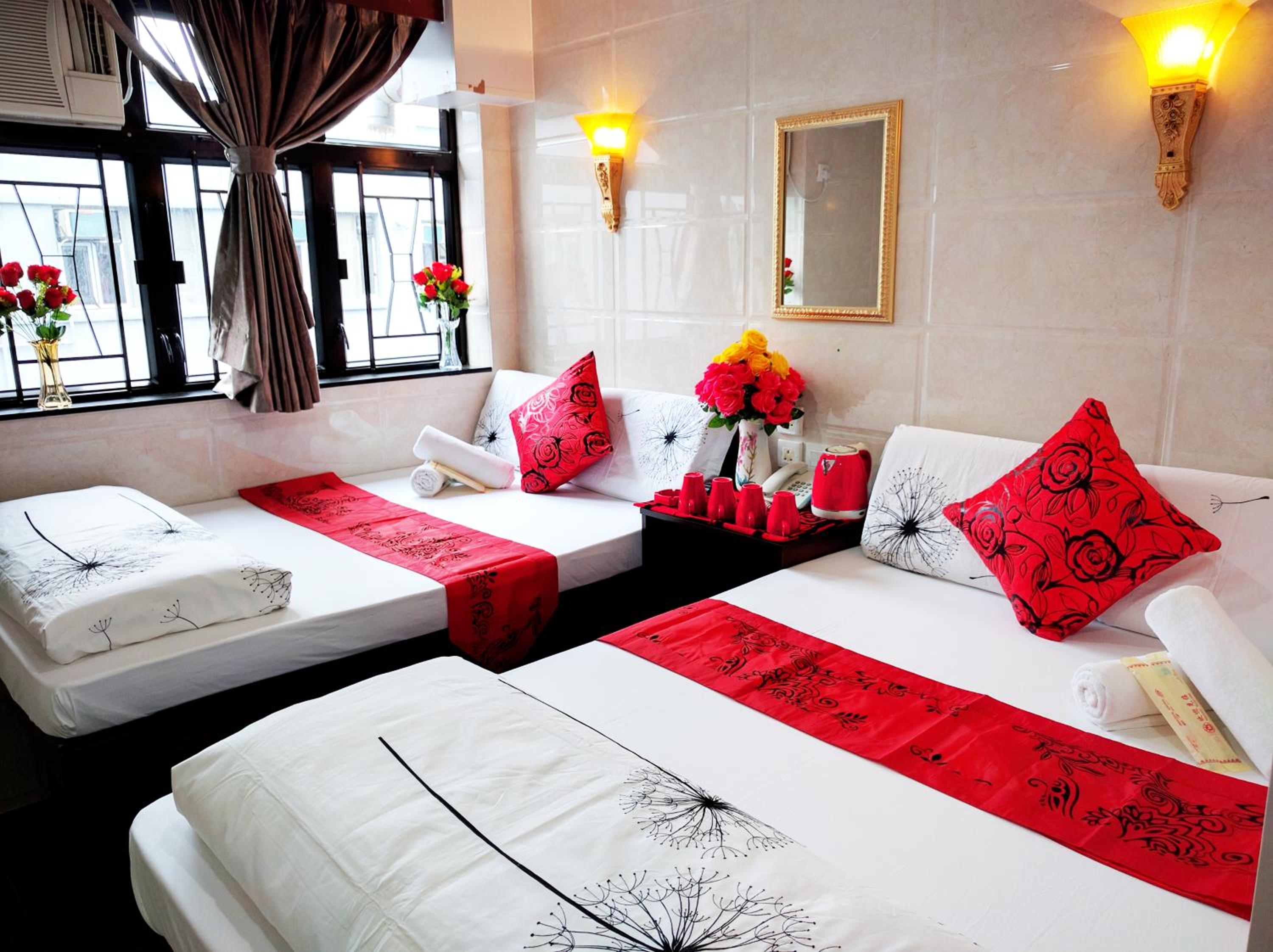 ROOM, TRIPLE, 1 DOUBLE AND 1 SINGLE BED