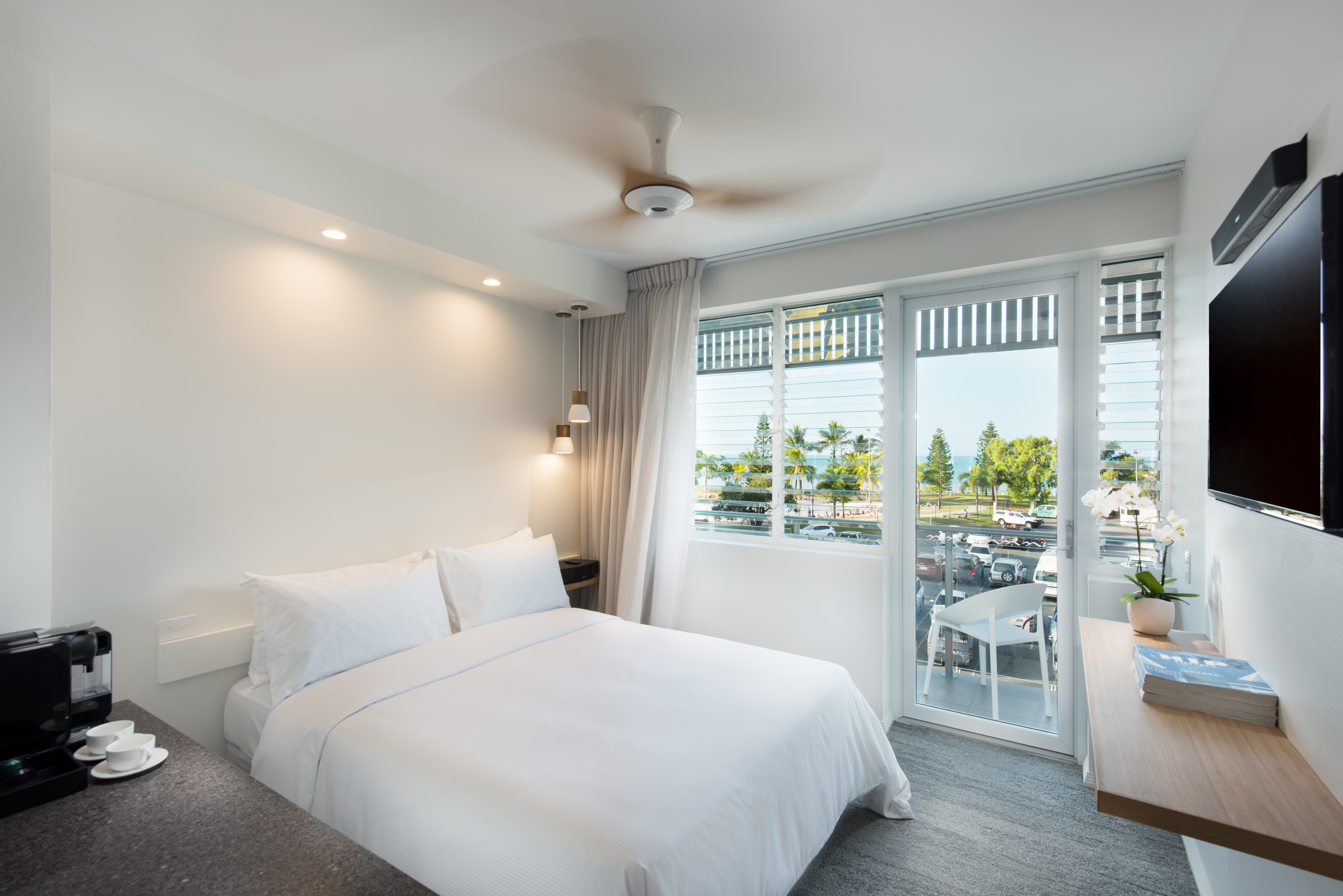 Room at Heart Hotel And Gallery Whitsundays, AIRLIE BEACH