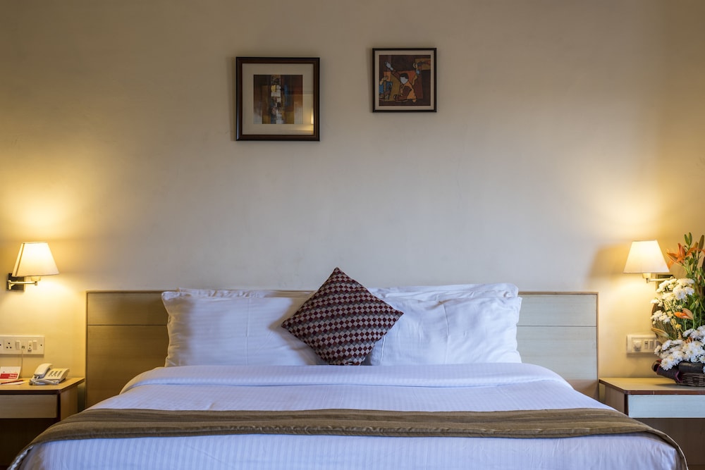 Phoenix Hotel 18/50