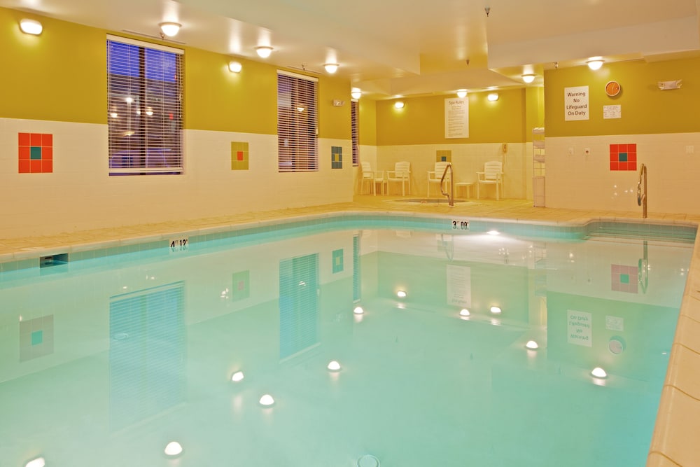 Holiday Inn Express Suites Thornburg S Fredericksburg 32/58