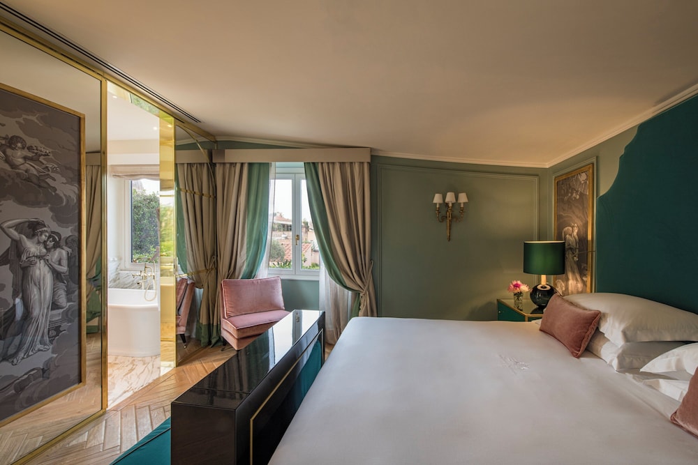 Penthouse Suite, Queen Bed