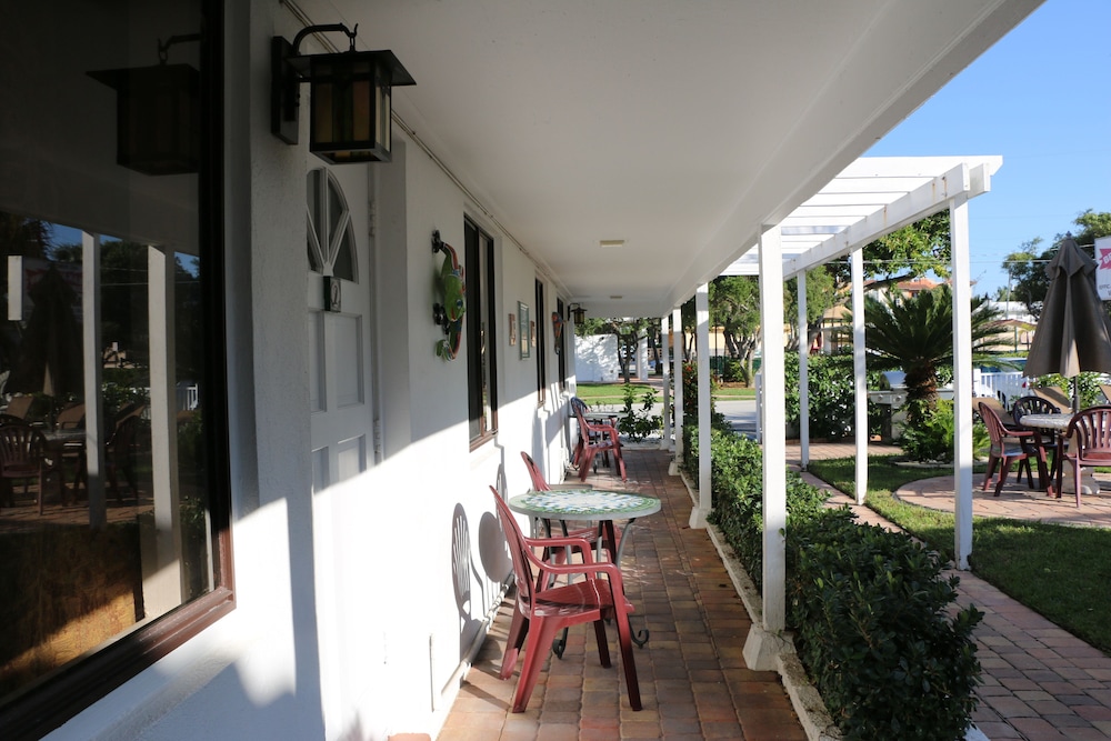 Breakaway Inn 4/68