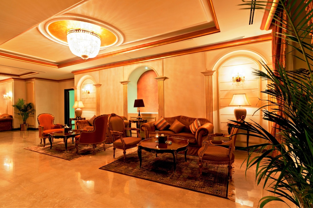 Magnum Hotel and Suites West Bay 51/54